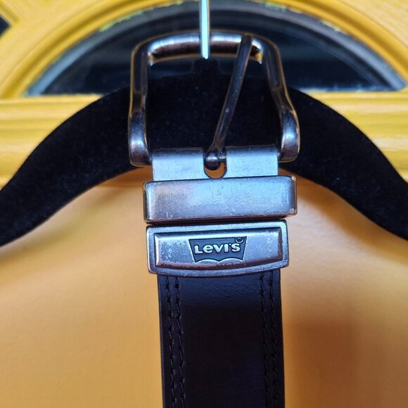 Levi's Reversable Brown and Black Leather Belt - Picture 1 of 6